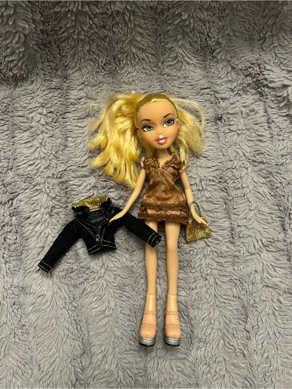 2001 Bratz Chloe in First Date Fashion Pack